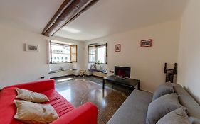 Joivy Colorful Flat For 5 Close To Piazza De Ferrari